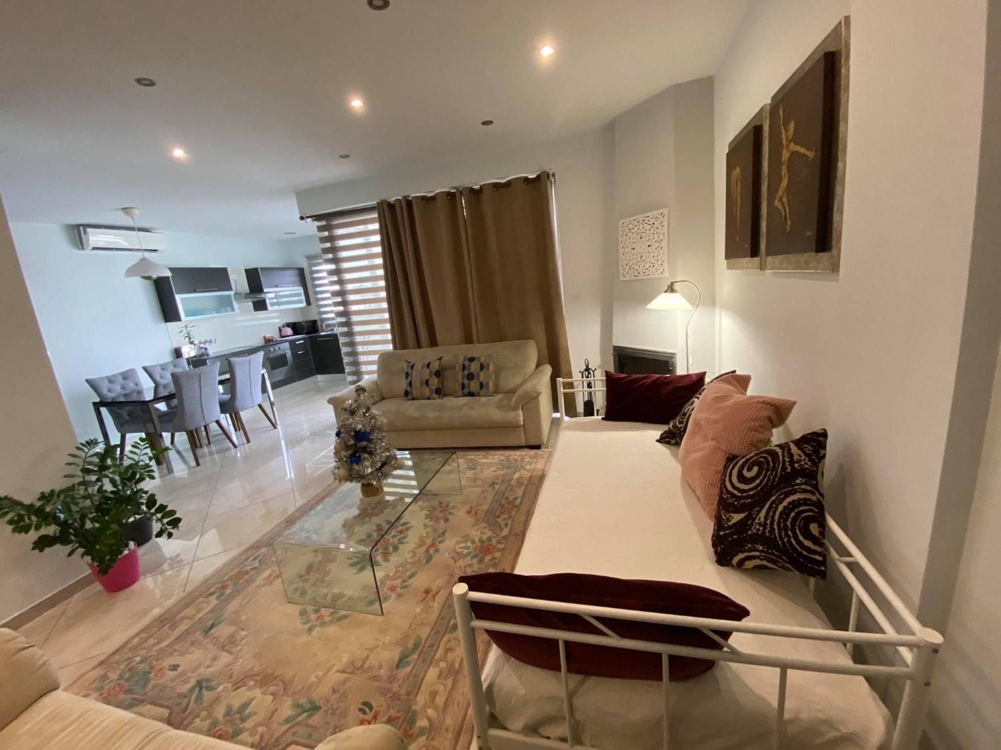 Mesogios House Suites Larnaca Cameră foto